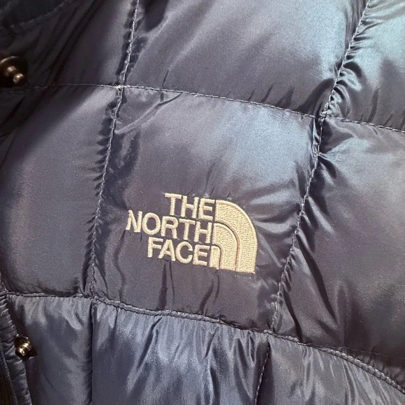 North Face 600 Down Puffer
Classic Cold Weather Fall/Winter
Cozy Navy Jacket - Picture 7 of 8